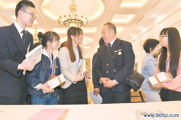 那根扁担那颗心丨新民快评